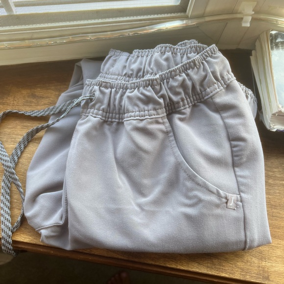 Jaanuu top and jogger bottoms scrubs - Picture 3 of 4